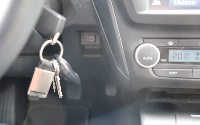 Toyota Avensis cena 56900 przebieg: 149400, rok produkcji 2018 z Sulejówek małe 301